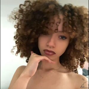 Meet your Posher, Maya